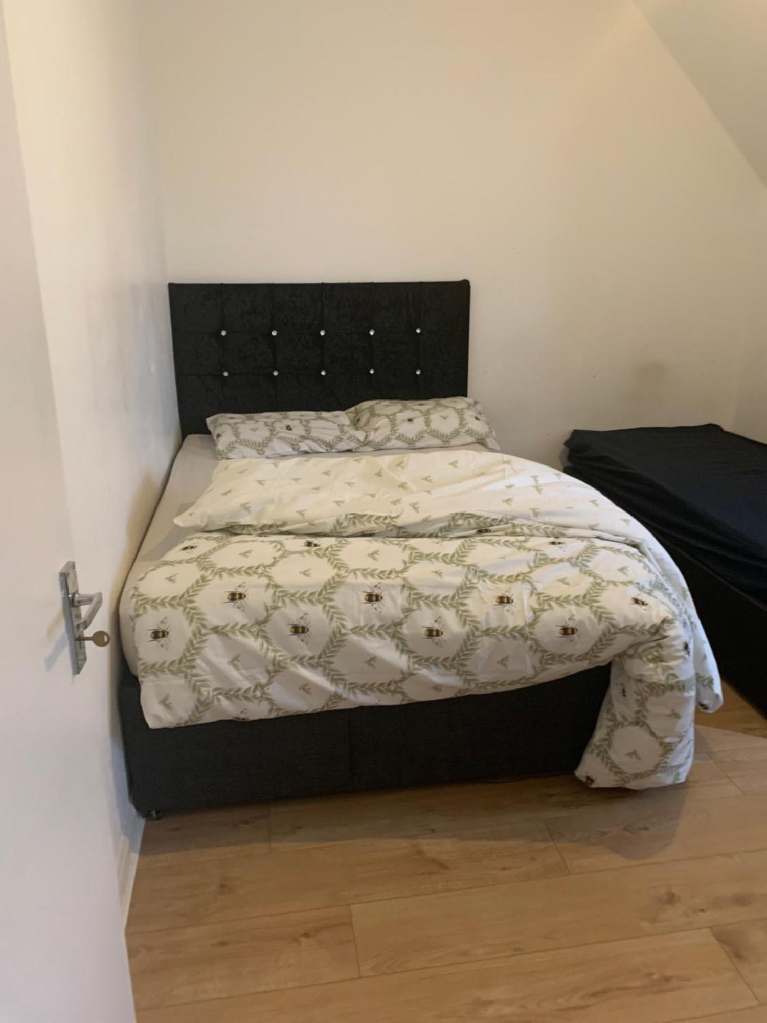 At Apex House Bed & Breakfast Dagenham Luaran gambar